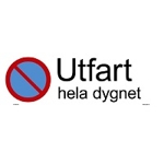 107046 Utfart hela dygnet - Skylt i plast - 420x148mm